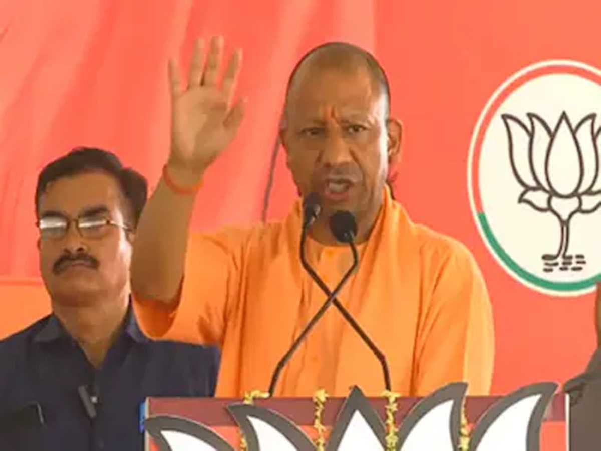 जेल से निकलकर दिल्ली वालों को फिर से खांसने पर मजबूर करेंगे केजरीवाल : सीएम योगी जेल से निकलकर दिल्ली वालों को फिर से खांसने पर मजबूर करेंगे केजरीवाल : सीएम योगी